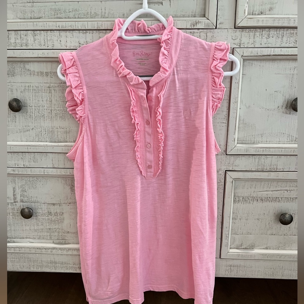 Lilly Pulitzer Light Pink
Ruffled Top-size
Large.
